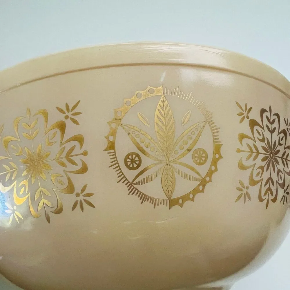 PYREX Beige Gold Folk Art Hex Signs 404 Mixing Bowl 4-Quart